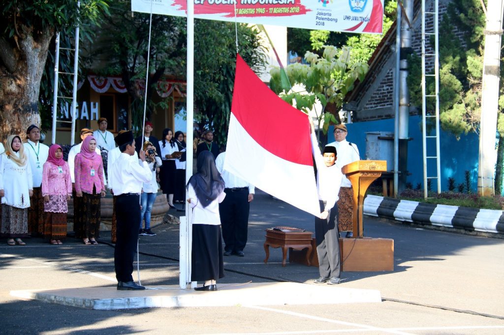 Puncak Peringatan HUT RI ke 73, LPMP Jateng Laksanakan Upacara Bendera