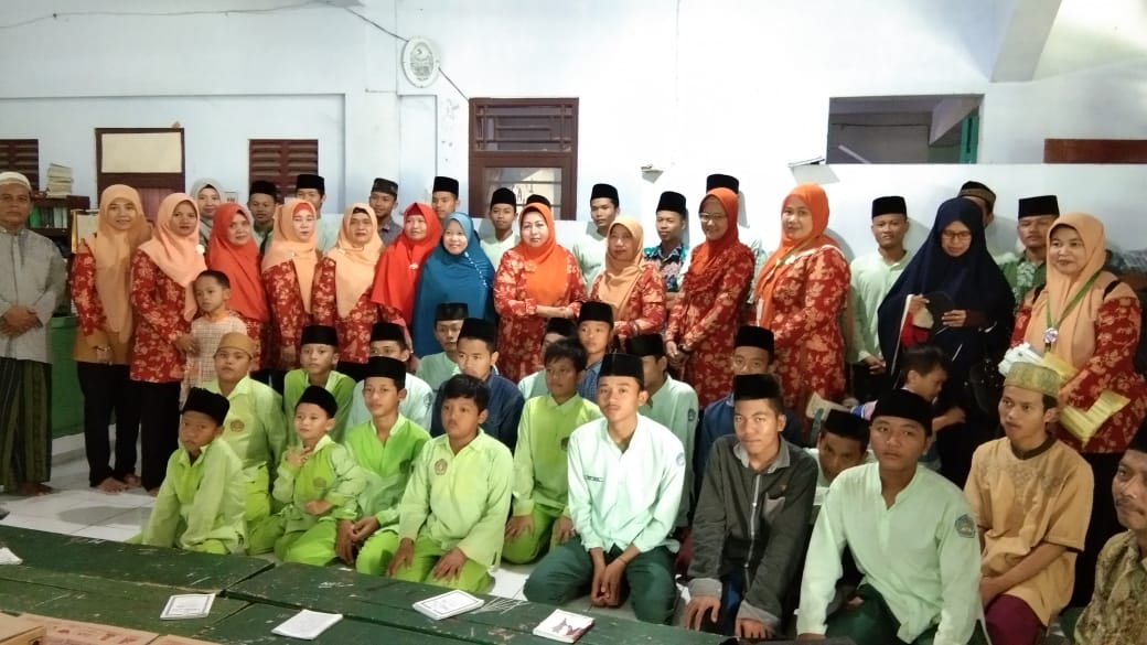 Kunjungan Dharma Wanita Persatuan LPMP JATENG Ke Panti Asuhan AT-Taqwa