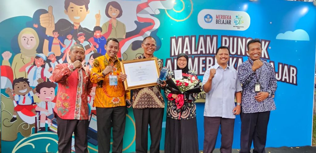 Kabupaten Sragen: Pengusulan Pengangkatan ASN Seluruhnya Dari PPPK dan Capai SPM Litnum Diganjar Penghargaan AMB Kemendikbudristek