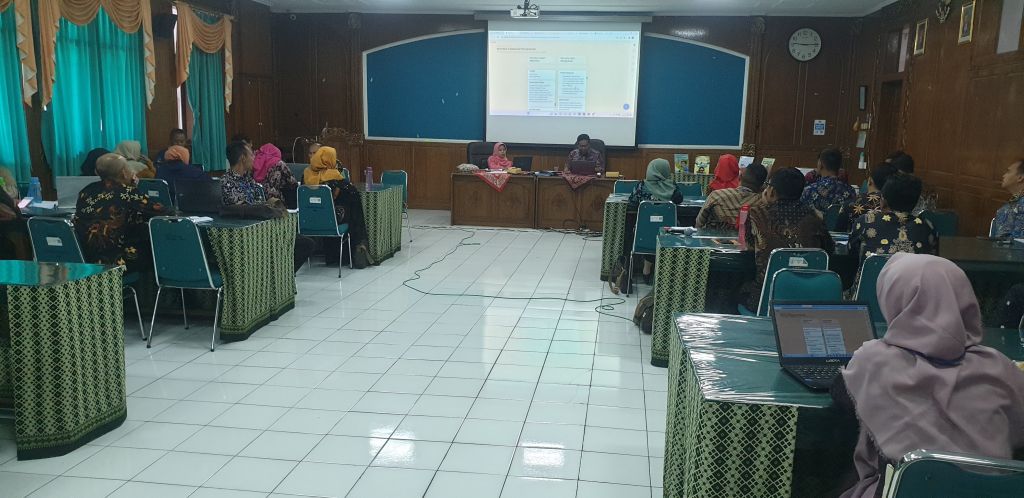 Bimtek Penguatan Literasi: Guru-guru Jateng Bersatu demi Pendidikan Berkualitas