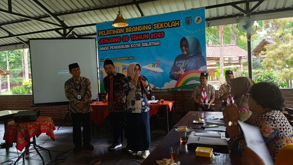 Perkuat Branding Sekolah, Kepala Dinas Pendidikan Kota Salatiga Motivasi Kepala Sekolah