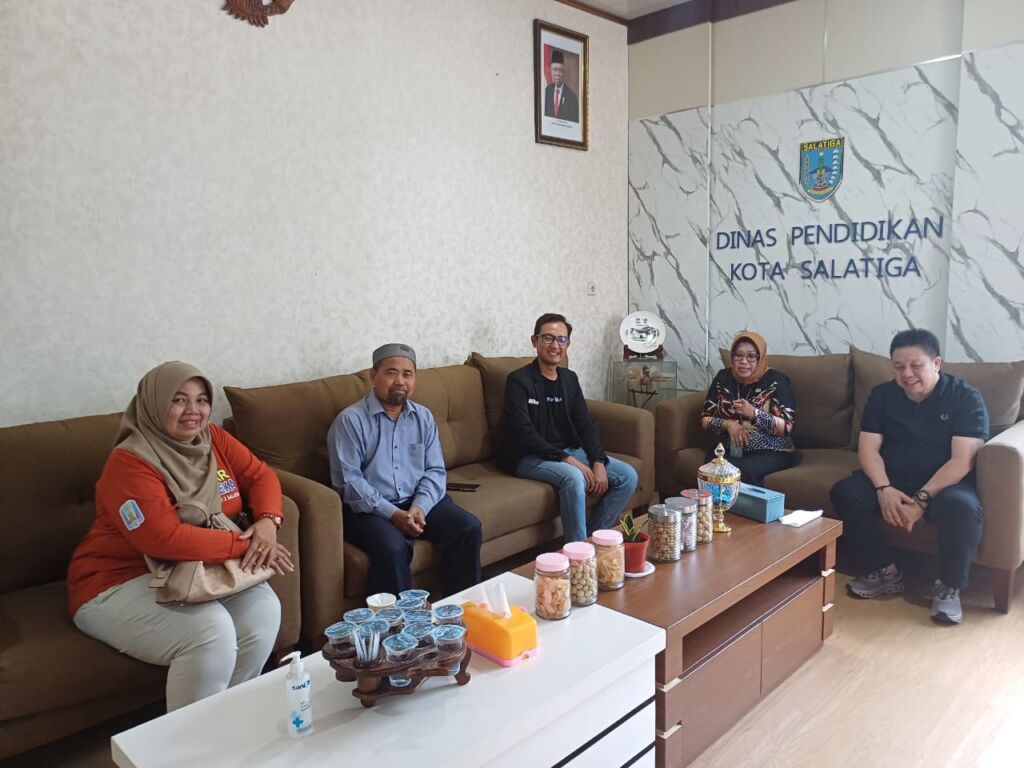 Ketua DPRD Kota Salatiga Dukung Digitalisasi Pendidikan Dimulai dari SMPN 2 