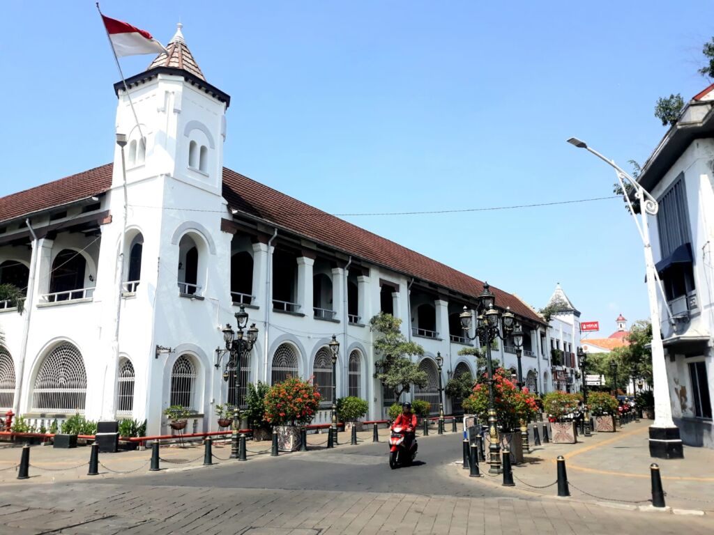 Puisi : Lagu Lama, Kota Tua