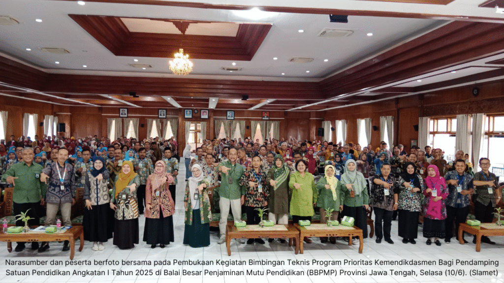 Bantuan Smartboard Disambut Gembira Pengawas Sekolah